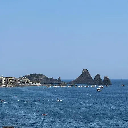 Dietro Il Castello