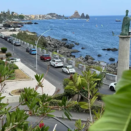 Dietro Il Castello Aci Castello