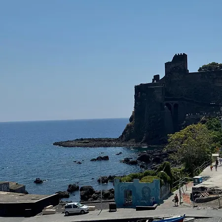 Dietro Il Castello * 阿齐·卡斯特罗
