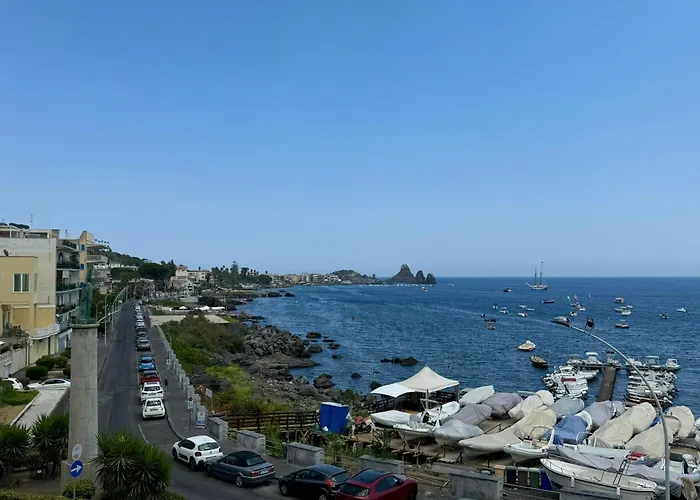 Dietro Il Castello *