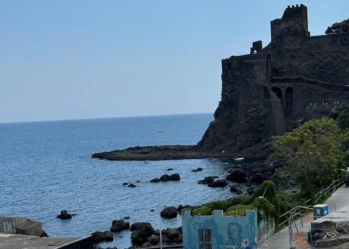 Dietro Il Castello * Aci Castello