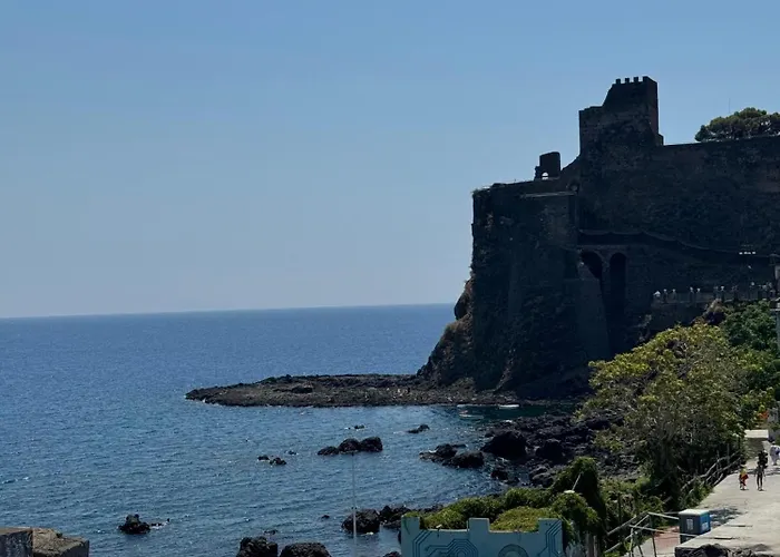 Dietro Il Castello * Aci Castello