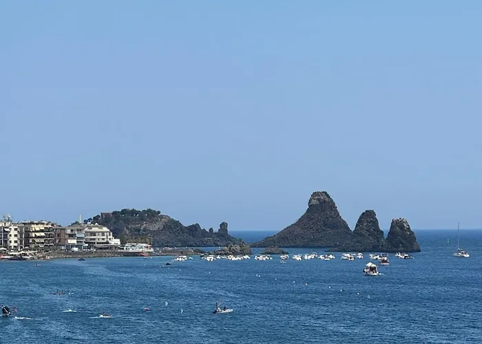 Dietro Il Castello